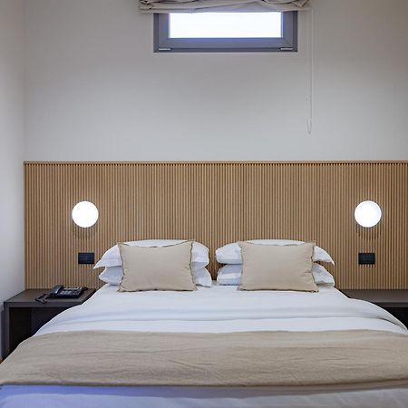 Rh Lifestyle Rooms & Suites ออลเบีย ภายนอก รูปภาพ