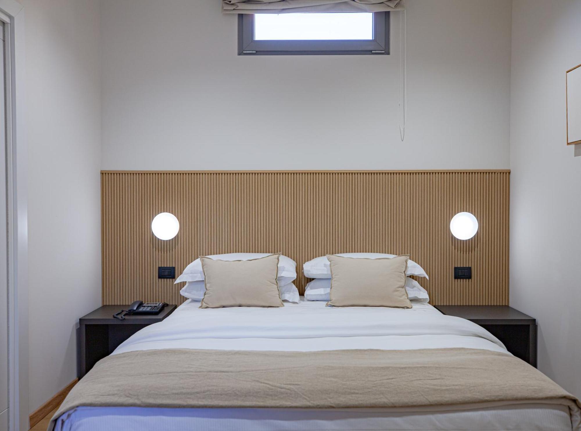 Rh Lifestyle Rooms & Suites ออลเบีย ภายนอก รูปภาพ